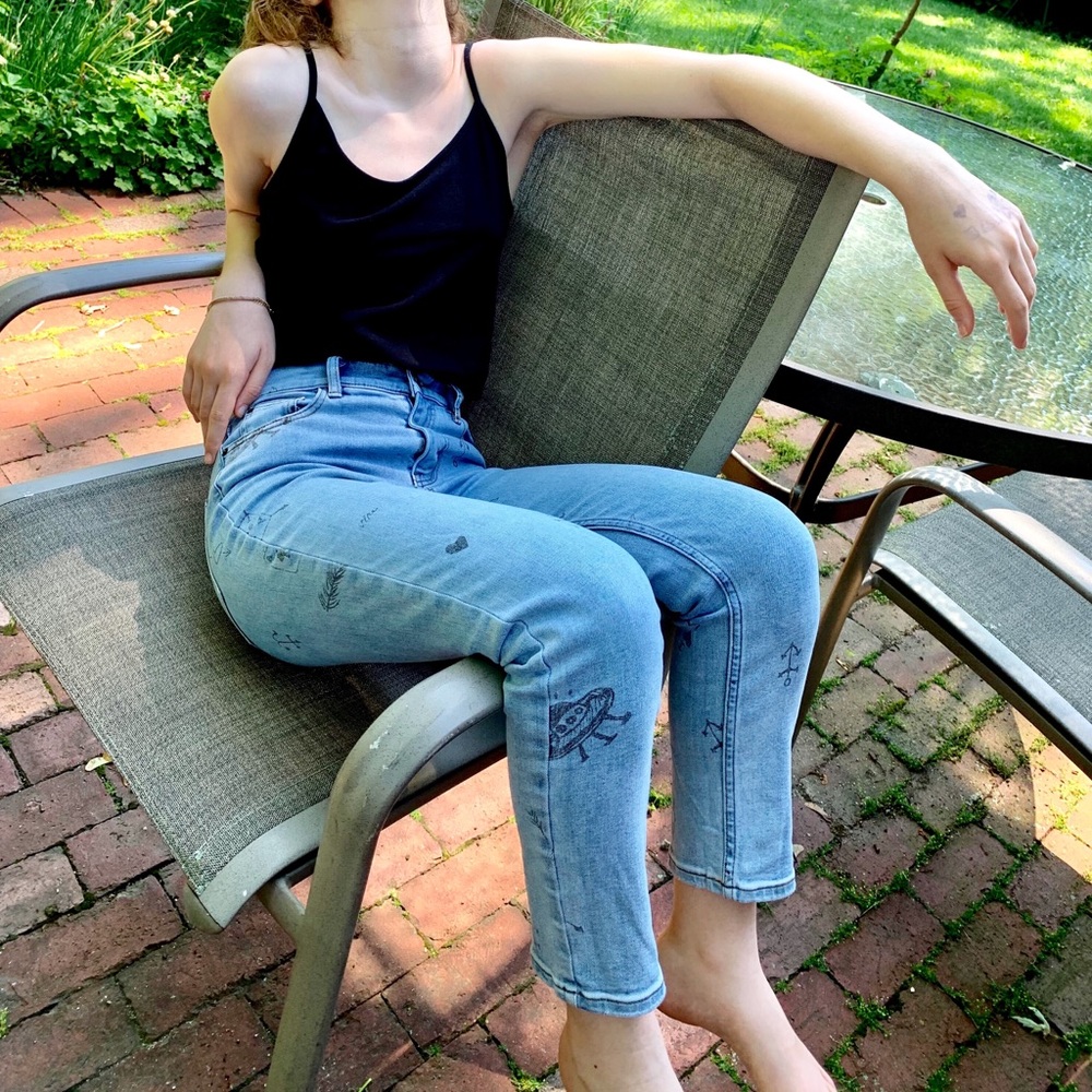 INCREDIBLE high waisted jeans by Urban outfitters.